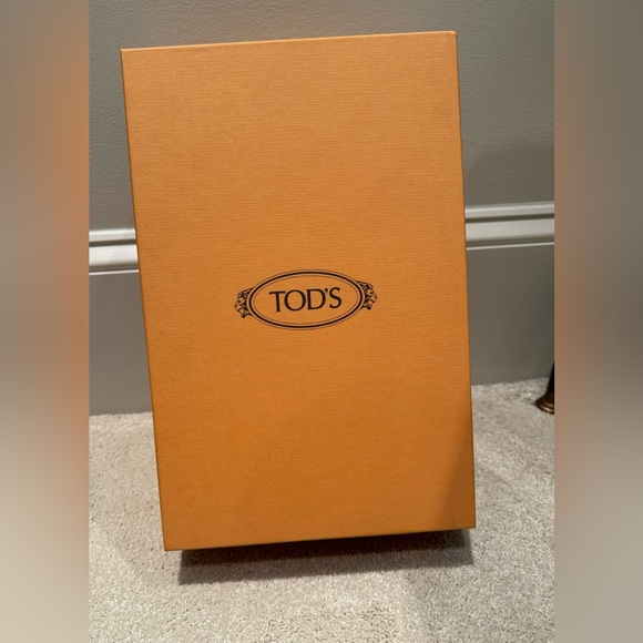 NEW IN BOX Tods Leather Loafers - Picture 4 of 9